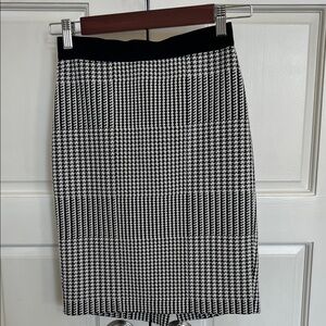 Ann Taylor Black and White Houndstooth Pencil Skirt
